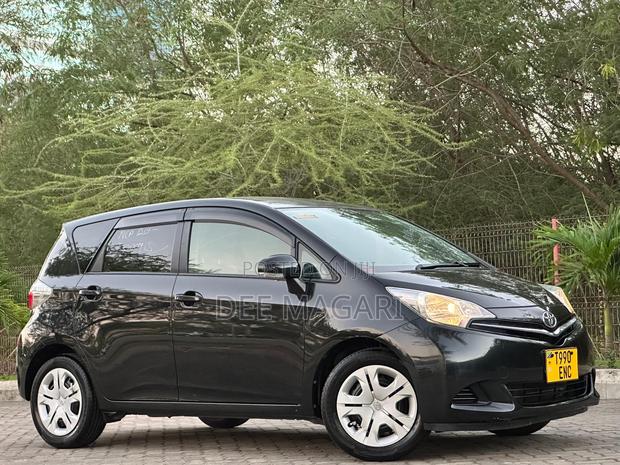 Toyota Ractis 2012 Black