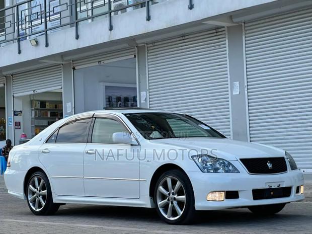 Toyota Crown 2006 White