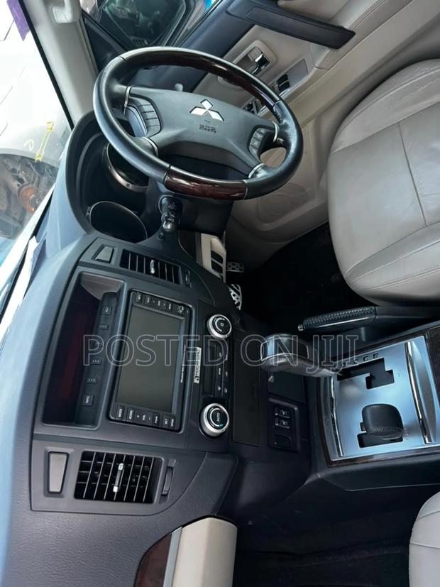 Mitsubishi Pajero 2008 Gray