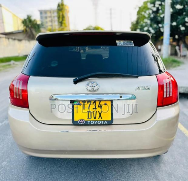 Toyota Corolla RunX 2004 Gold