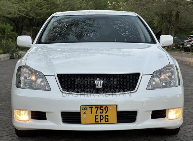 Toyota Crown 2006 White