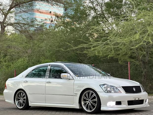 Toyota Crown 2006 White