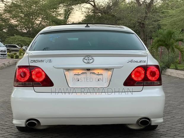 Toyota Crown 2006 White