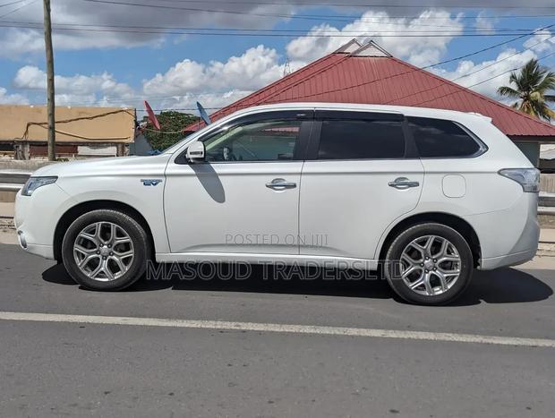 Mitsubishi Outlander 2.0 PHEV AWD 2015 White