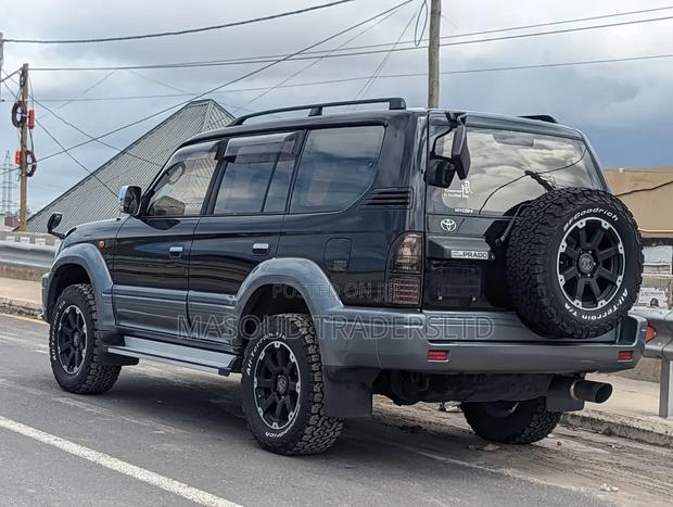 Toyota Land Cruiser Prado 2001 Black