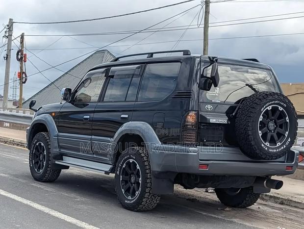 Toyota Land Cruiser Prado 2001 Black