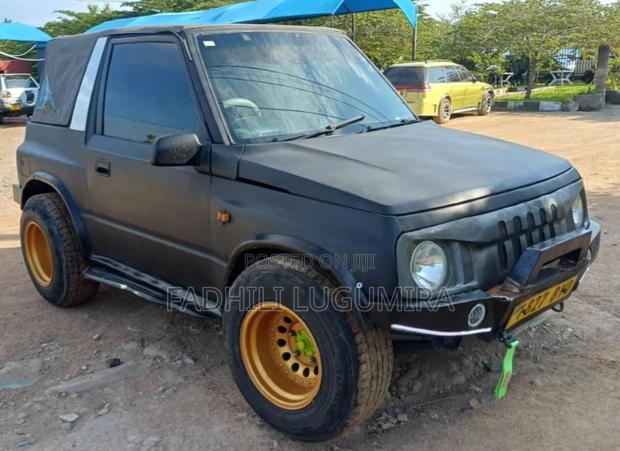 Suzuki Escudo 2000 Matt Black
