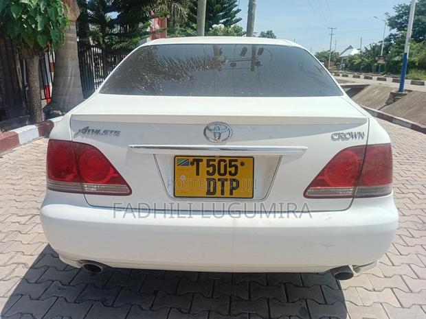 Toyota Crown 2004 White