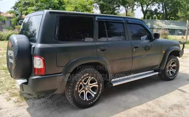 Nissan Patrol 2000 Green