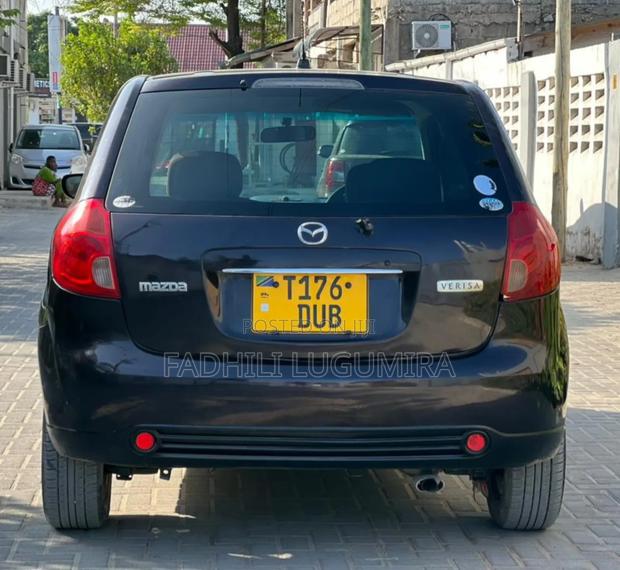 Mazda Verisa 2004 Maroon