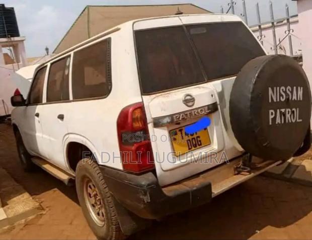Nissan Patrol 2000 White