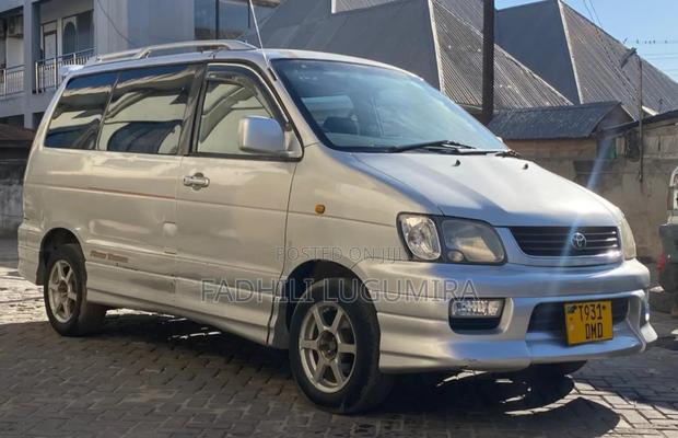 Toyota Noah 2003 Silver