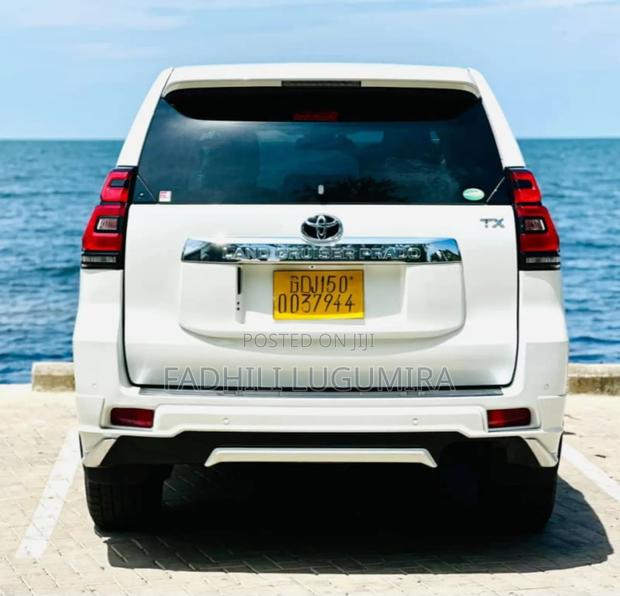 Toyota Land Cruiser Prado 2019 White