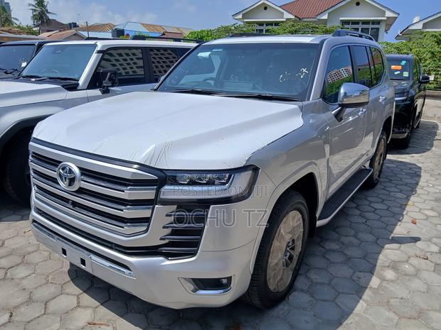 New Toyota Land Cruiser 2025 Silver