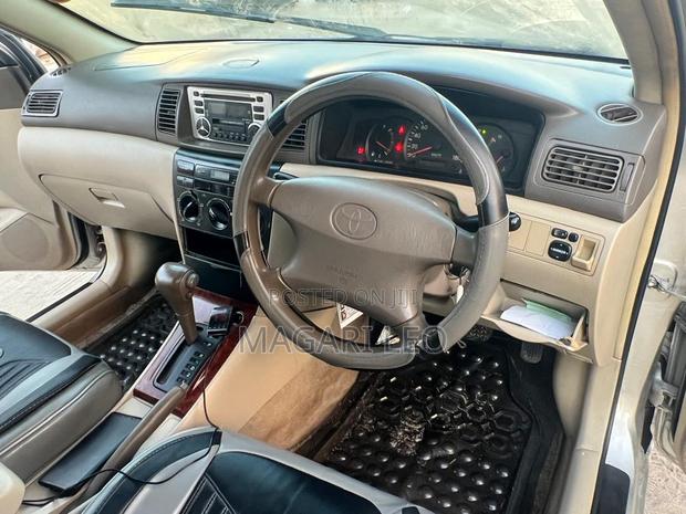 Toyota Corolla 2004 Gold