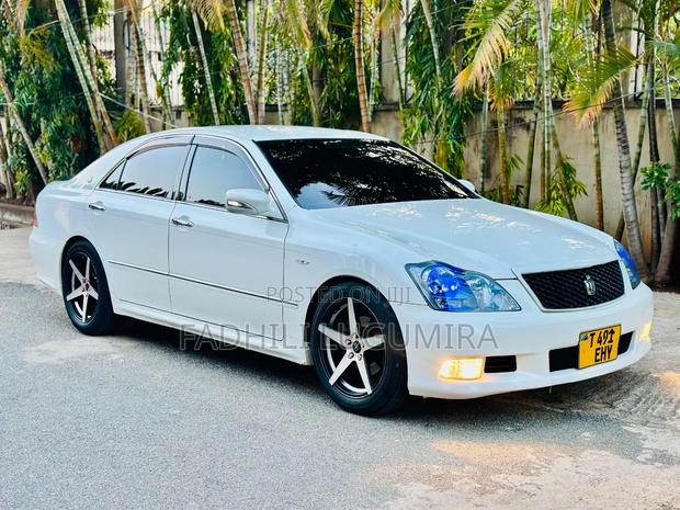 Toyota Crown 2006 White
