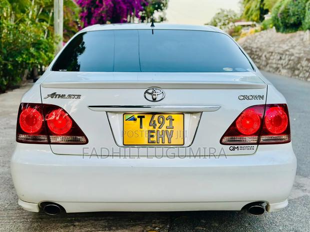 Toyota Crown 2006 White