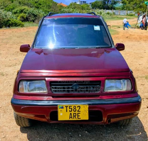 Suzuki Escudo 1999 Red
