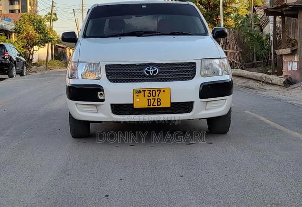 Toyota Probox 2005 White