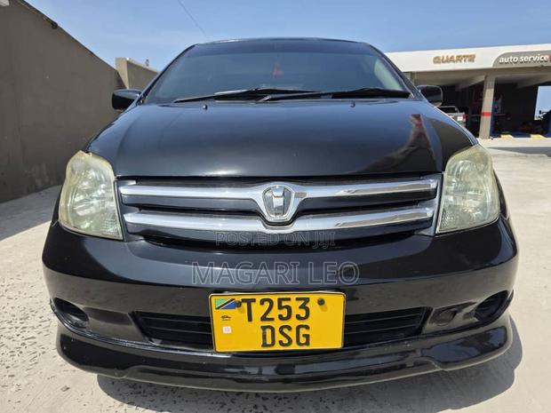 Toyota IST 2004 Black