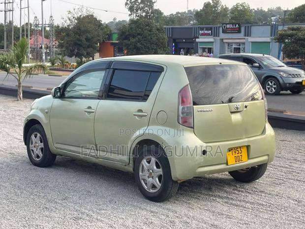 Toyota Passo 2004 Green