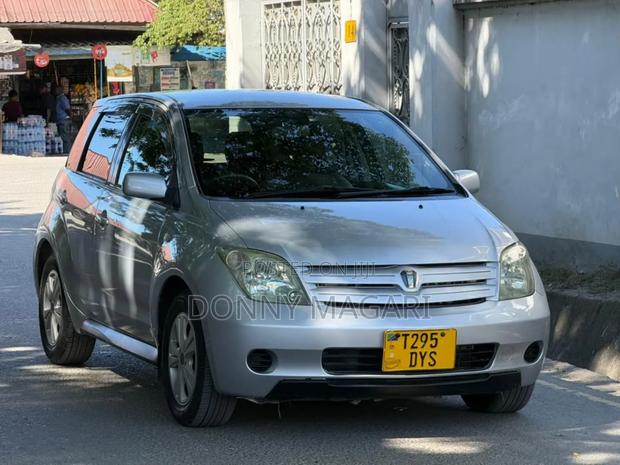 Toyota IST 2003 Silver