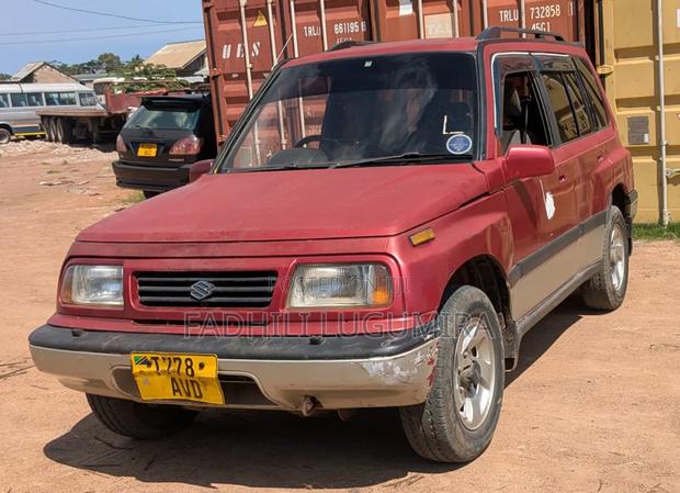 Suzuki Escudo 1998 Red