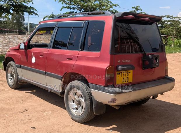Suzuki Escudo 1998 Red