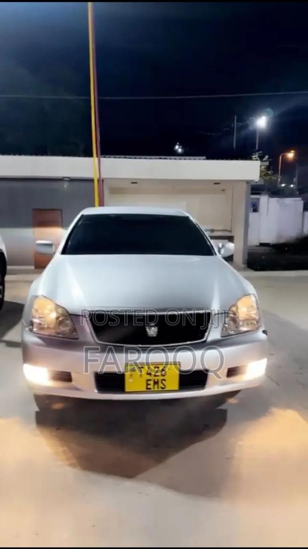 Toyota Crown 2006 Silver