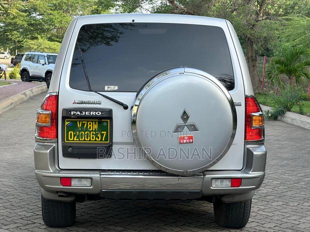 Mitsubishi Pajero 2002 Silver