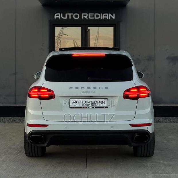 Porsche Cayenne 2016 White