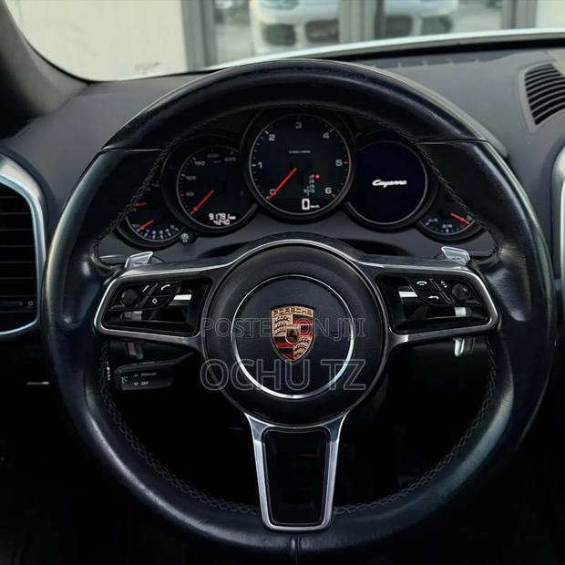 Porsche Cayenne 2016 White