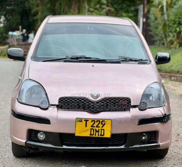 Toyota Vitz 2004 Ivory
