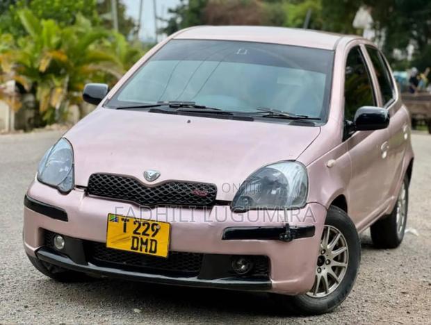 Toyota Vitz 2004 Ivory