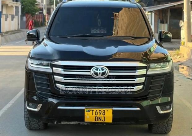 Toyota Land Cruiser 2023 Black