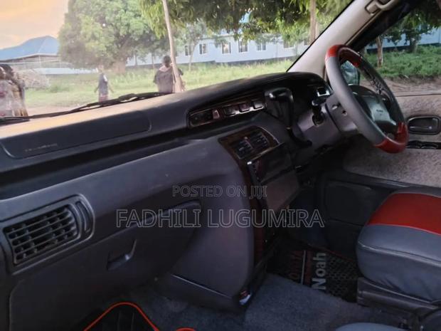 Toyota Noah 2001 White