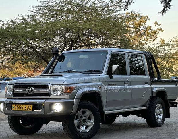 Toyota Land Cruiser 2017 Silver