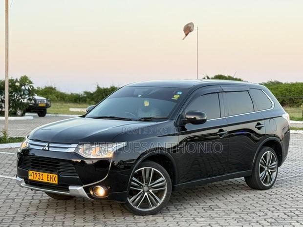 Mitsubishi Outlander 2014 Black