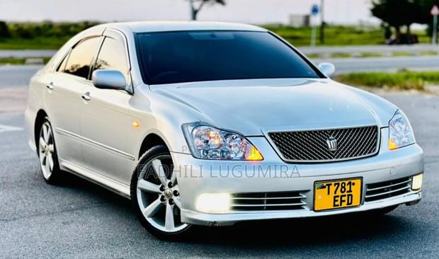 Toyota Crown Royale 2005 Silver