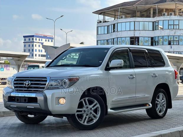 Toyota Land Cruiser 2011 White