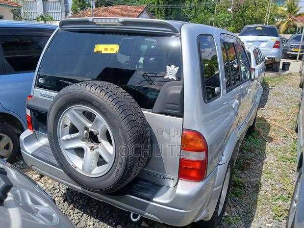 Suzuki Escudo 2003 Silver