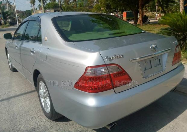 Toyota Crown Royale 2005 Silver