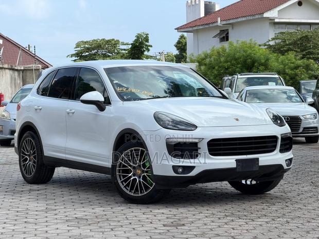 Porsche Cayenne 2015 White
