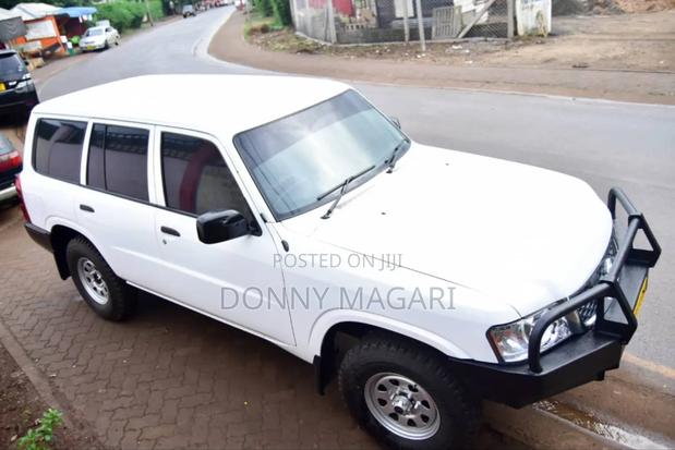 Nissan Patrol 2010 White
