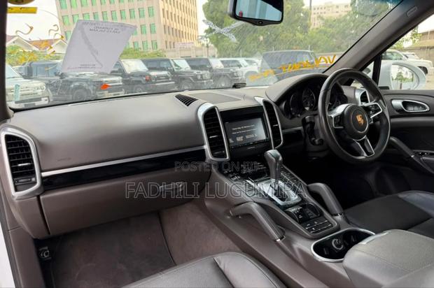 Porsche Cayenne 2015 White
