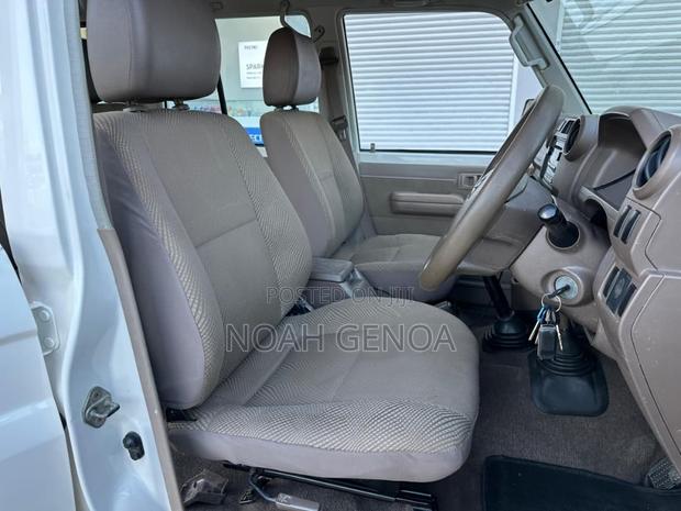 Toyota Land Cruiser 4.0 V6 DLX 2014 White