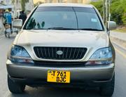 Toyota Harrier 2004 Gold for sale