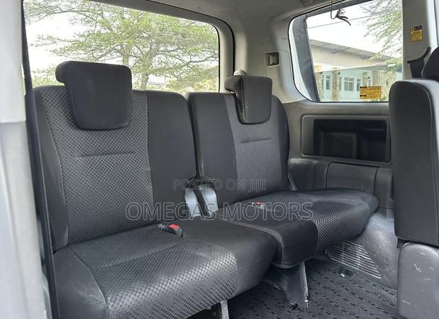 Toyota Noah 2.0 143hp AWD (7 Seater) 2008 White