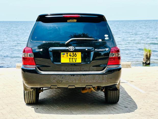 Toyota Kluger 2004 Black