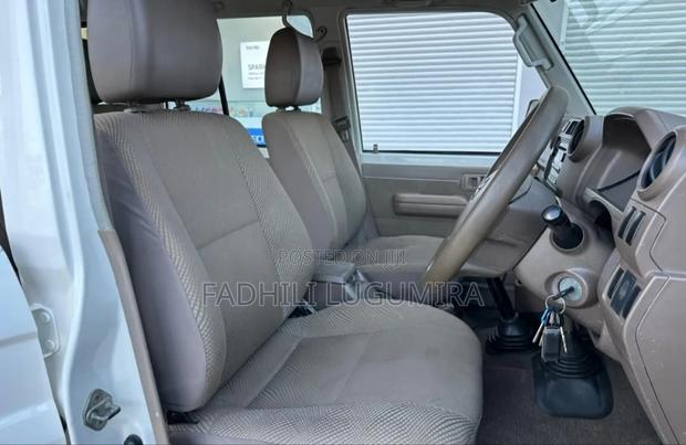 Toyota Land Cruiser 2013 White
